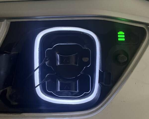 Білий Хендай Kona, об'ємом двигуна 0 л та пробігом 180 тис. км за 15000 $, фото 10 на Automoto.ua