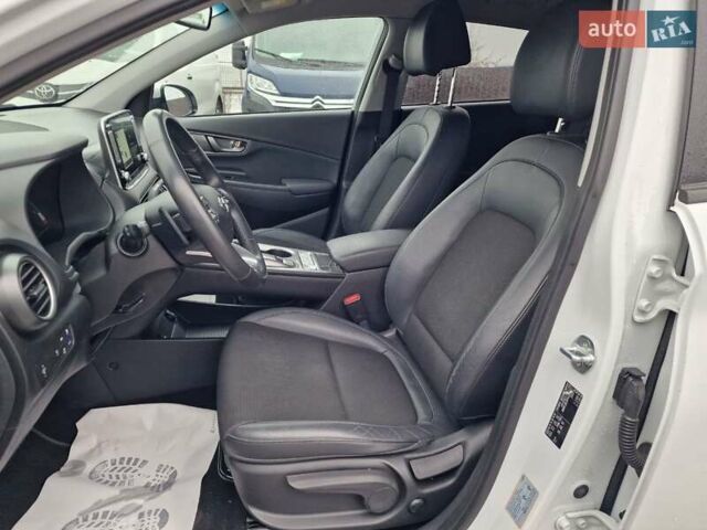 Белый Хендай Kona, объемом двигателя 0 л и пробегом 15 тыс. км за 15300 $, фото 23 на Automoto.ua