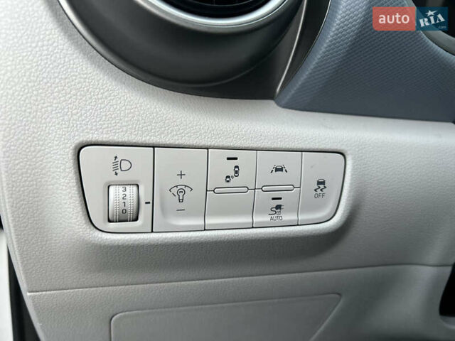 Белый Хендай Kona, объемом двигателя 0 л и пробегом 126 тыс. км за 16999 $, фото 24 на Automoto.ua