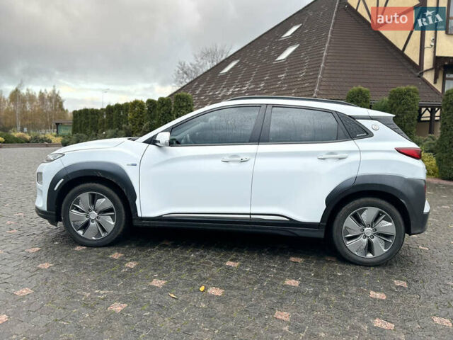 Белый Хендай Kona, объемом двигателя 0 л и пробегом 126 тыс. км за 16999 $, фото 7 на Automoto.ua