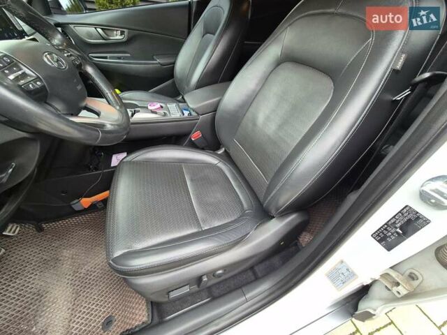 Белый Хендай Kona, объемом двигателя 0 л и пробегом 179 тыс. км за 17000 $, фото 5 на Automoto.ua