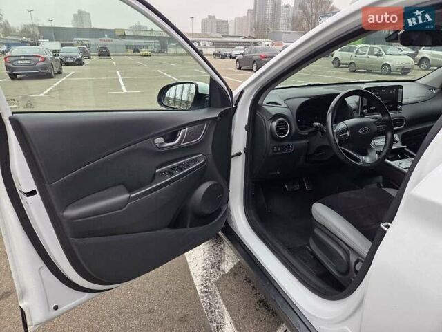 Белый Хендай Kona, объемом двигателя 0 л и пробегом 38 тыс. км за 15000 $, фото 18 на Automoto.ua