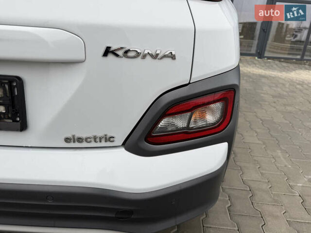 Белый Хендай Kona, объемом двигателя 0 л и пробегом 179 тыс. км за 16350 $, фото 30 на Automoto.ua