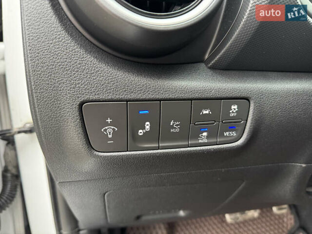 Белый Хендай Kona, объемом двигателя 0 л и пробегом 179 тыс. км за 16350 $, фото 38 на Automoto.ua