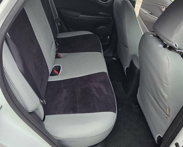 Белый Хендай Kona, объемом двигателя 0 л и пробегом 38 тыс. км за 15000 $, фото 17 на Automoto.ua