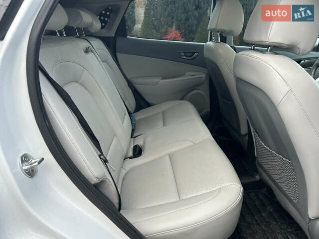 Белый Хендай Kona, объемом двигателя 0 л и пробегом 126 тыс. км за 16999 $, фото 11 на Automoto.ua