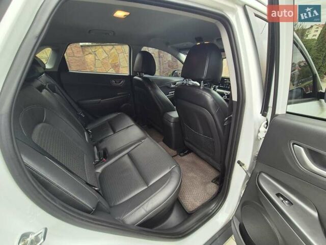 Белый Хендай Kona, объемом двигателя 0 л и пробегом 179 тыс. км за 17000 $, фото 12 на Automoto.ua