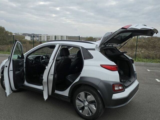 Білий Хендай Kona, об'ємом двигуна 0 л та пробігом 113 тис. км за 15900 $, фото 2 на Automoto.ua