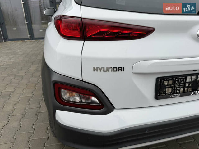 Белый Хендай Kona, объемом двигателя 0 л и пробегом 179 тыс. км за 16350 $, фото 29 на Automoto.ua
