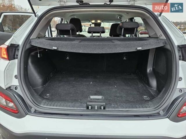 Белый Хендай Kona, объемом двигателя 0 л и пробегом 155 тыс. км за 16000 $, фото 16 на Automoto.ua