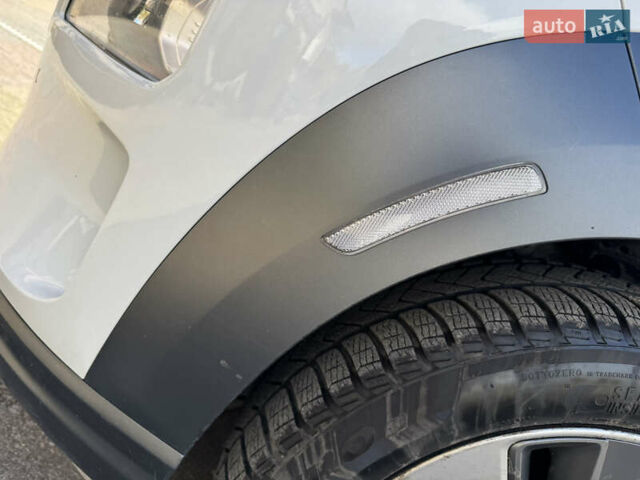 Белый Хендай Kona, объемом двигателя 0 л и пробегом 67 тыс. км за 16350 $, фото 30 на Automoto.ua