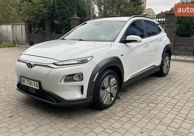 Білий Хендай Kona, об'ємом двигуна 0 л та пробігом 134 тис. км за 16850 $, фото 15 на Automoto.ua