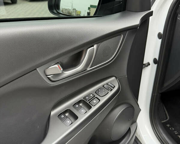 Білий Хендай Kona, об'ємом двигуна 0 л та пробігом 38 тис. км за 18200 $, фото 20 на Automoto.ua