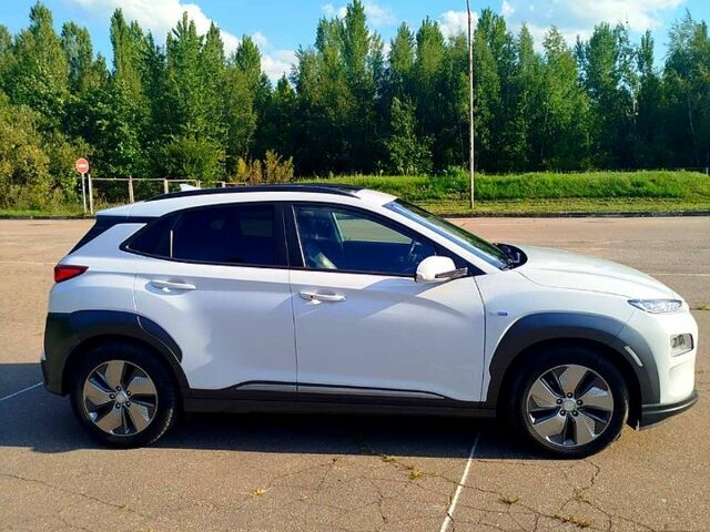 Белый Хендай Kona, объемом двигателя 0 л и пробегом 108 тыс. км за 15900 $, фото 7 на Automoto.ua