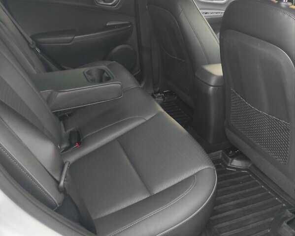 Белый Хендай Kona, объемом двигателя 0 л и пробегом 97 тыс. км за 17999 $, фото 29 на Automoto.ua