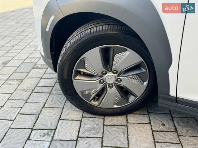 Білий Хендай Kona, об'ємом двигуна 0 л та пробігом 112 тис. км за 16499 $, фото 51 на Automoto.ua
