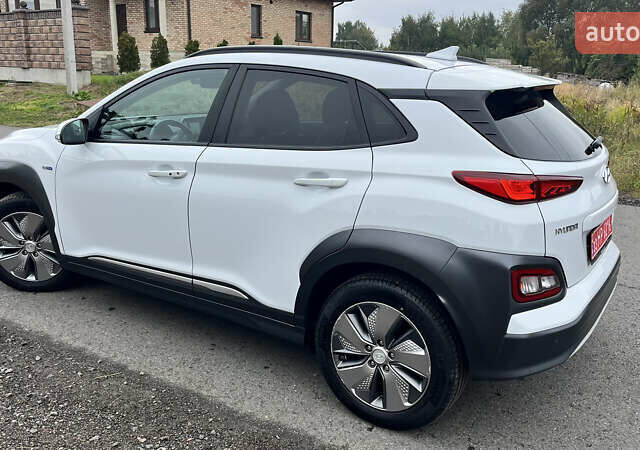 Белый Хендай Kona, объемом двигателя 0 л и пробегом 150 тыс. км за 16500 $, фото 4 на Automoto.ua