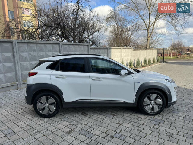 Білий Хендай Kona, об'ємом двигуна 0 л та пробігом 112 тис. км за 16499 $, фото 4 на Automoto.ua
