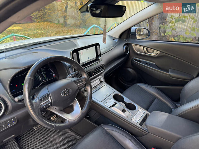 Белый Хендай Kona, объемом двигателя 0 л и пробегом 67 тыс. км за 16350 $, фото 50 на Automoto.ua