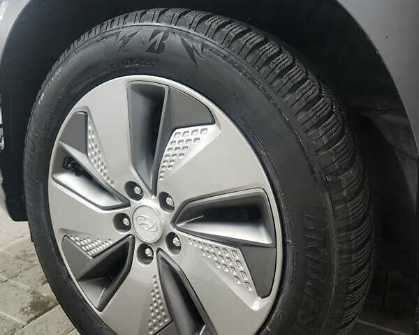 Белый Хендай Kona, объемом двигателя 0 л и пробегом 109 тыс. км за 17900 $, фото 41 на Automoto.ua