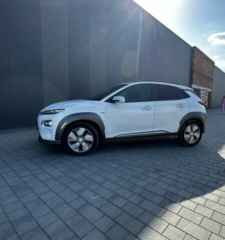 Білий Хендай Kona, об'ємом двигуна 0 л та пробігом 116 тис. км за 16900 $, фото 5 на Automoto.ua