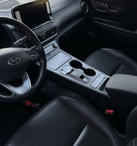 Білий Хендай Kona, об'ємом двигуна 0 л та пробігом 116 тис. км за 16900 $, фото 14 на Automoto.ua