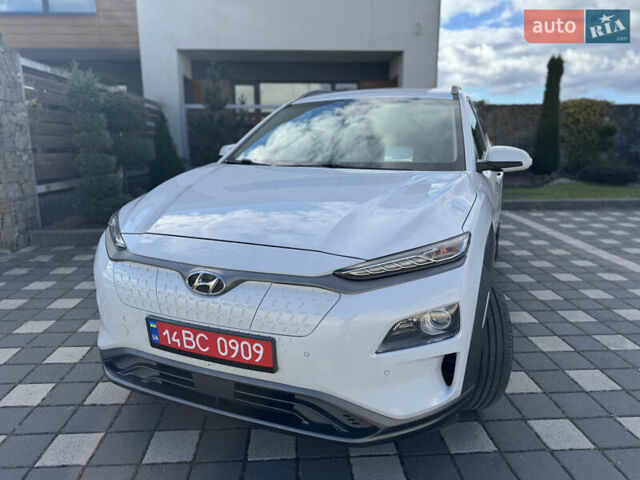 Белый Хендай Kona, объемом двигателя 0 л и пробегом 108 тыс. км за 16700 $, фото 3 на Automoto.ua