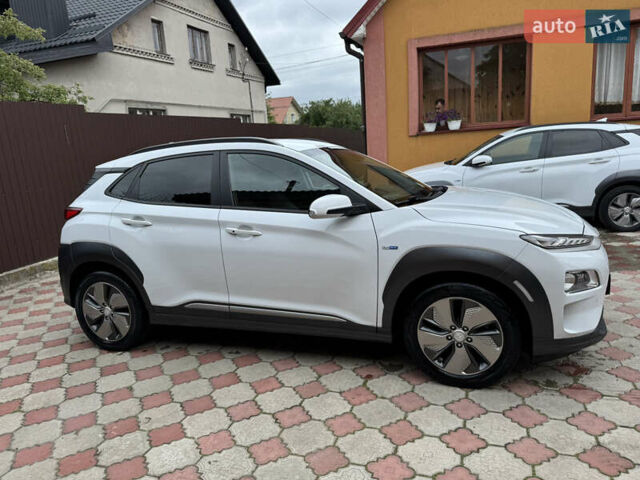Білий Хендай Kona, об'ємом двигуна 0 л та пробігом 68 тис. км за 14999 $, фото 4 на Automoto.ua