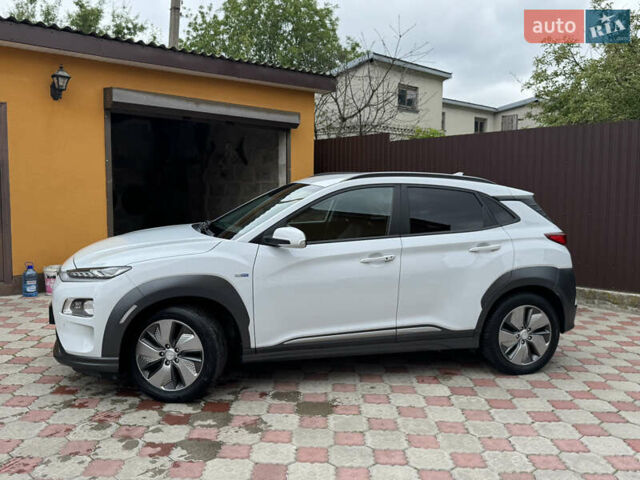 Білий Хендай Kona, об'ємом двигуна 0 л та пробігом 68 тис. км за 14999 $, фото 57 на Automoto.ua