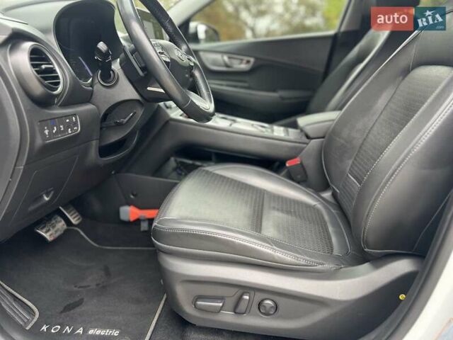 Білий Хендай Kona, об'ємом двигуна 0 л та пробігом 134 тис. км за 16850 $, фото 27 на Automoto.ua