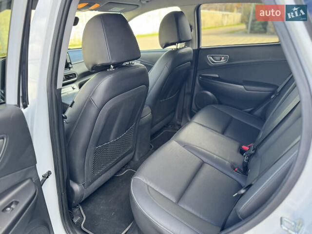 Белый Хендай Kona, объемом двигателя 0 л и пробегом 108 тыс. км за 16700 $, фото 16 на Automoto.ua