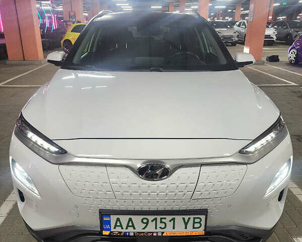 Белый Хендай Kona, объемом двигателя 0 л и пробегом 109 тыс. км за 17900 $, фото 3 на Automoto.ua