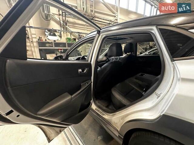Білий Хендай Kona, об'ємом двигуна 0 л та пробігом 92 тис. км за 16900 $, фото 12 на Automoto.ua