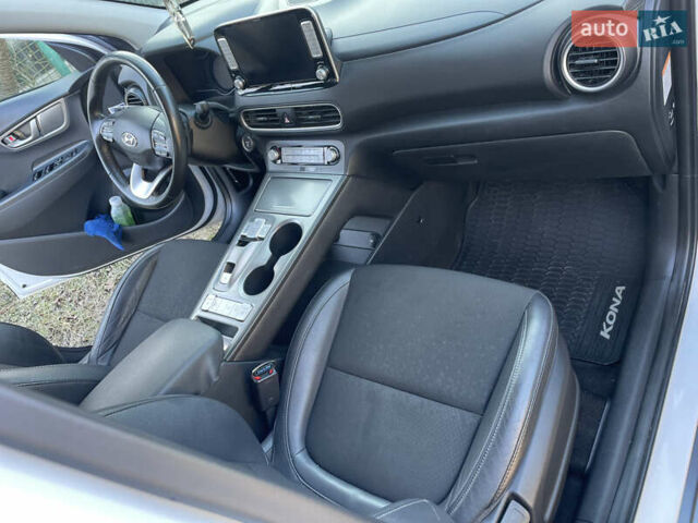 Білий Хендай Kona, об'ємом двигуна 0 л та пробігом 103 тис. км за 16900 $, фото 17 на Automoto.ua