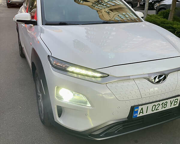 Білий Хендай Kona, об'ємом двигуна 0 л та пробігом 54 тис. км за 19000 $, фото 1 на Automoto.ua