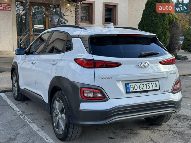 Белый Хендай Kona, объемом двигателя 0 л и пробегом 67 тыс. км за 16350 $, фото 25 на Automoto.ua