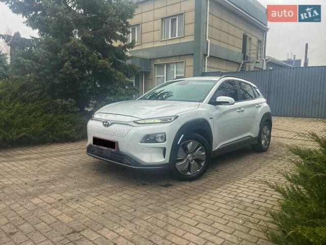 Белый Хендай Kona, объемом двигателя 0 л и пробегом 108 тыс. км за 17950 $, фото 5 на Automoto.ua