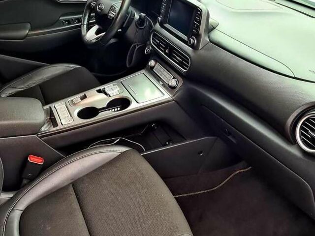 Білий Хендай Kona, об'ємом двигуна 0 л та пробігом 96 тис. км за 15900 $, фото 7 на Automoto.ua