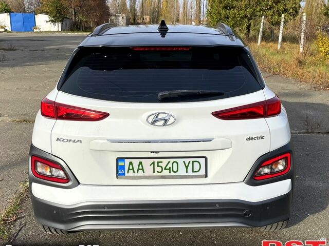 Білий Хендай Kona, об'ємом двигуна 0 л та пробігом 98 тис. км за 16500 $, фото 6 на Automoto.ua