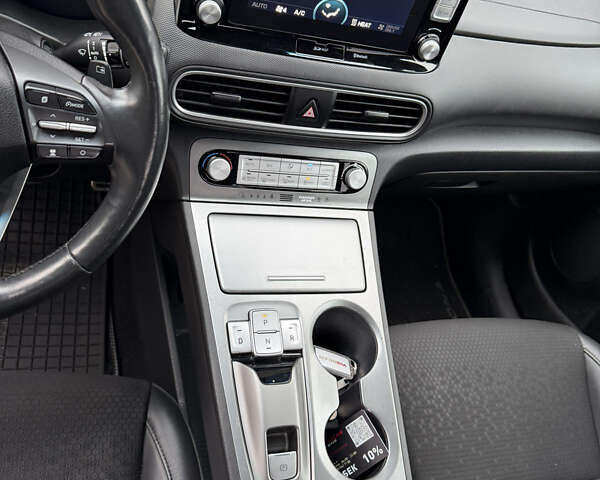 Белый Хендай Kona, объемом двигателя 0 л и пробегом 105 тыс. км за 16800 $, фото 8 на Automoto.ua