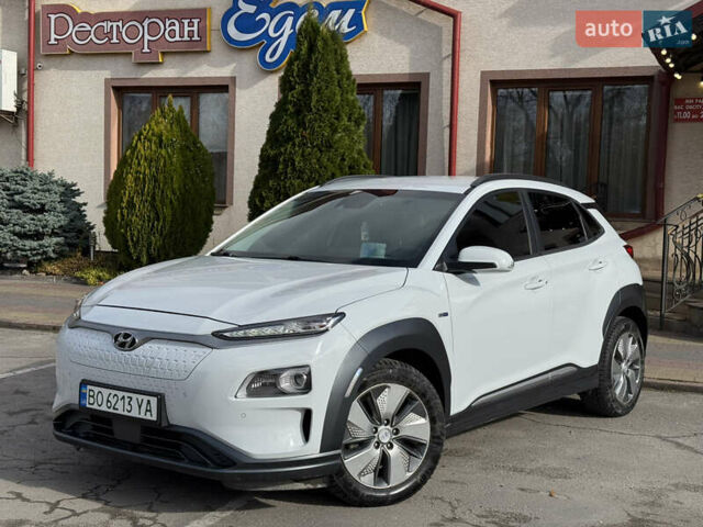 Белый Хендай Kona, объемом двигателя 0 л и пробегом 67 тыс. км за 16350 $, фото 2 на Automoto.ua