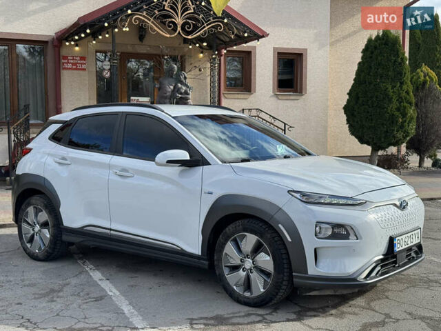 Белый Хендай Kona, объемом двигателя 0 л и пробегом 67 тыс. км за 16350 $, фото 16 на Automoto.ua
