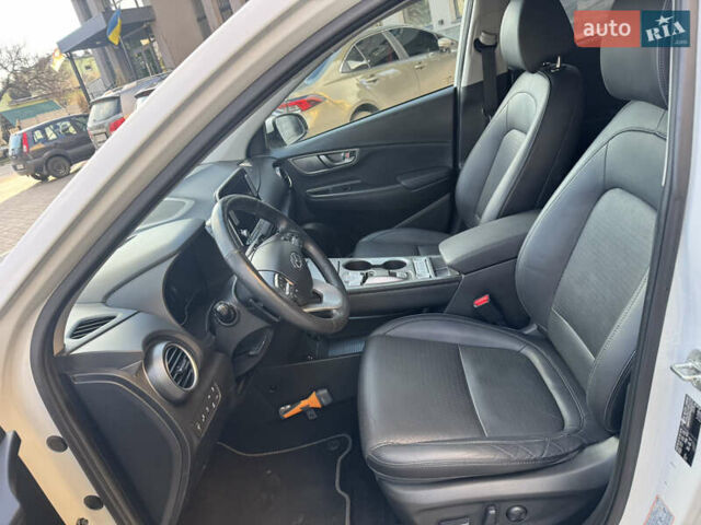 Білий Хендай Kona, об'ємом двигуна 0 л та пробігом 112 тис. км за 16499 $, фото 14 на Automoto.ua