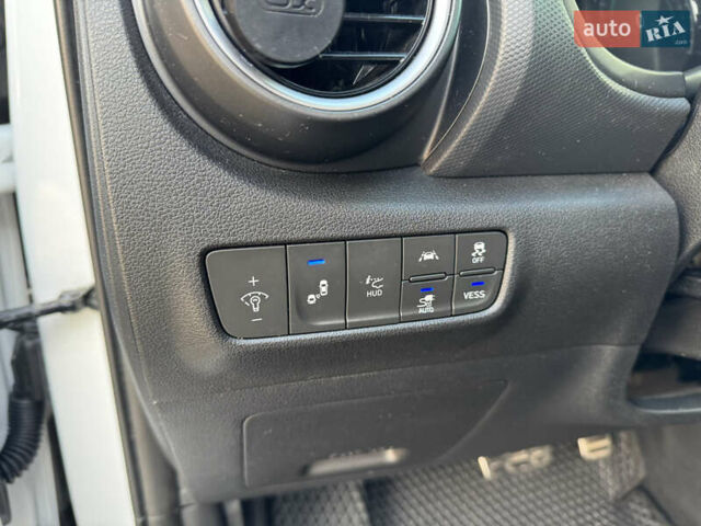 Белый Хендай Kona, объемом двигателя 0 л и пробегом 67 тыс. км за 16350 $, фото 46 на Automoto.ua