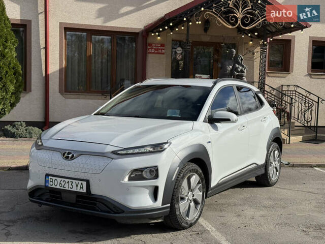 Белый Хендай Kona, объемом двигателя 0 л и пробегом 67 тыс. км за 16350 $, фото 8 на Automoto.ua