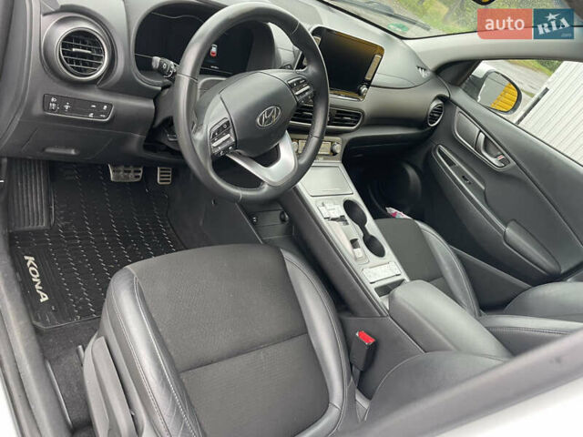 Білий Хендай Kona, об'ємом двигуна 0 л та пробігом 103 тис. км за 16900 $, фото 19 на Automoto.ua