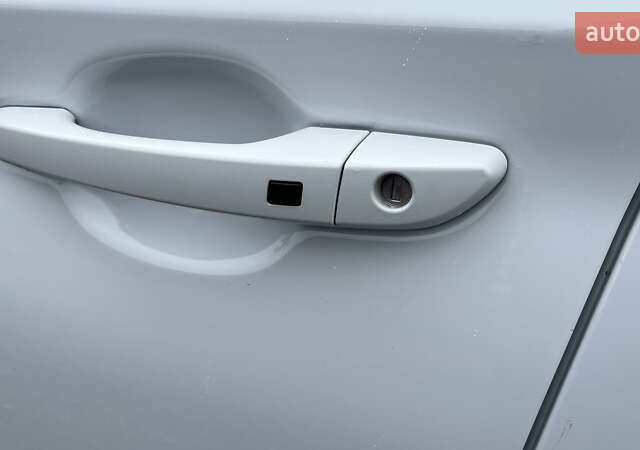 Белый Хендай Kona, объемом двигателя 0 л и пробегом 150 тыс. км за 16500 $, фото 6 на Automoto.ua