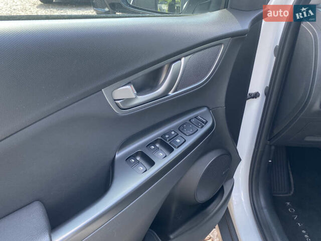 Белый Хендай Kona, объемом двигателя 0 л и пробегом 112 тыс. км за 17900 $, фото 15 на Automoto.ua