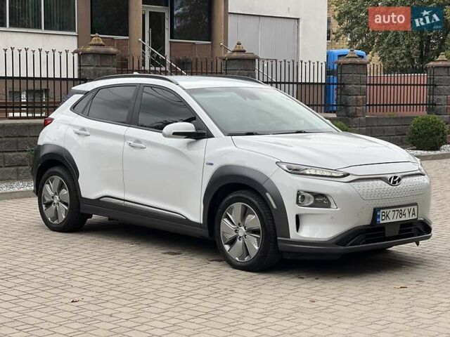 Білий Хендай Kona, об'ємом двигуна 0 л та пробігом 134 тис. км за 16850 $, фото 12 на Automoto.ua