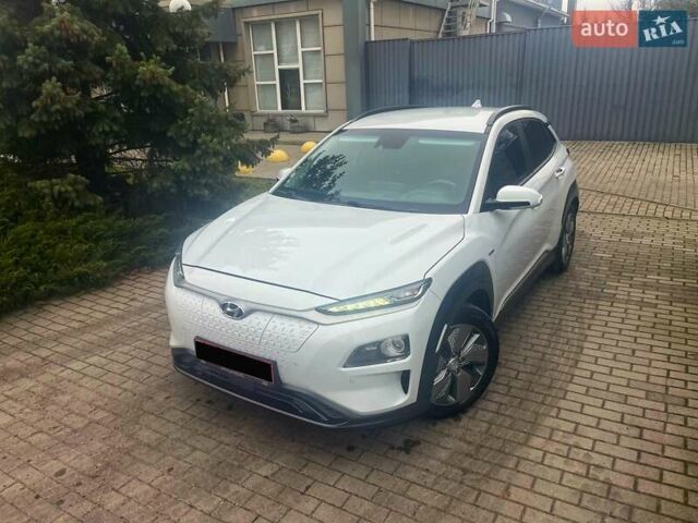 Белый Хендай Kona, объемом двигателя 0 л и пробегом 108 тыс. км за 17950 $, фото 2 на Automoto.ua